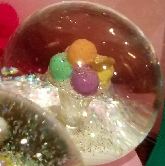 Snow Globe set;Inspired by Laduree`, the French Luxury Confectionery. - Picture 5 of 10